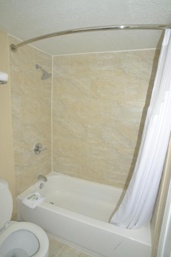 Hometown Inn & Suites Тълса Екстериор снимка